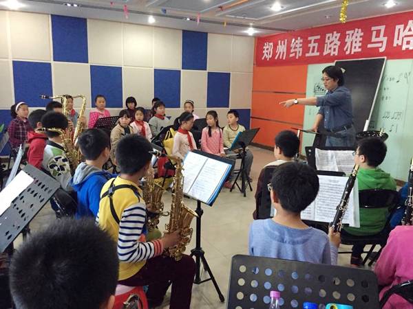 郑州纬五路小学s36沙龙会示范乐团大师班成功举办