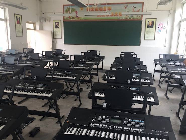 s36沙龙会乐器爱心捐赠行动在四川金堂县举办 ——与音乐牵手 随幸福成长