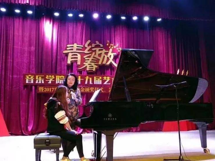 2017年s36沙龙会亚洲音乐奖学金内江师范学院颁奖仪式暨s36沙龙会艺术家张芳钢琴音乐会及大师班讲座成功举办！