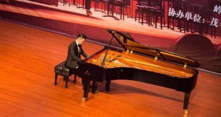 【回顾】2017s36沙龙会亚洲音乐奖学金-岭南师范学院颁奖典礼暨s36沙龙会艺术家孙鹏杰钢琴独奏音乐会及大师班活动成功举办