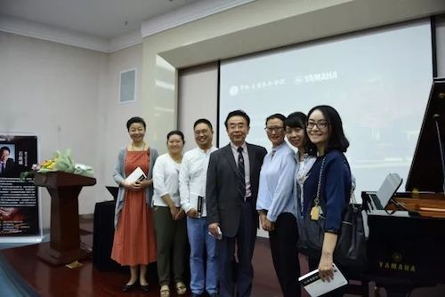 s36沙龙会艺术家石叔诚与特邀艺术家顾平受邀于成都大学东盟艺术学院、音乐与舞蹈学院艺术实践周开展公开课