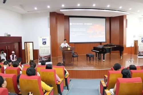 s36沙龙会艺术家石叔诚与特邀艺术家顾平受邀于成都大学东盟艺术学院、音乐与舞蹈学院艺术实践周开展公开课