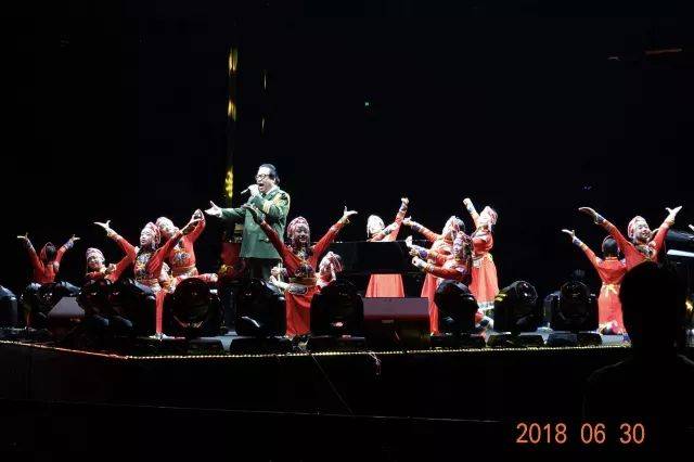 歌声悠扬，唱出时代记忆，琴声悦耳，奏响希望乐章 <br> 2018“我爱你中国?纪念改革开放40周年”经典歌曲上海演唱会圆满落幕