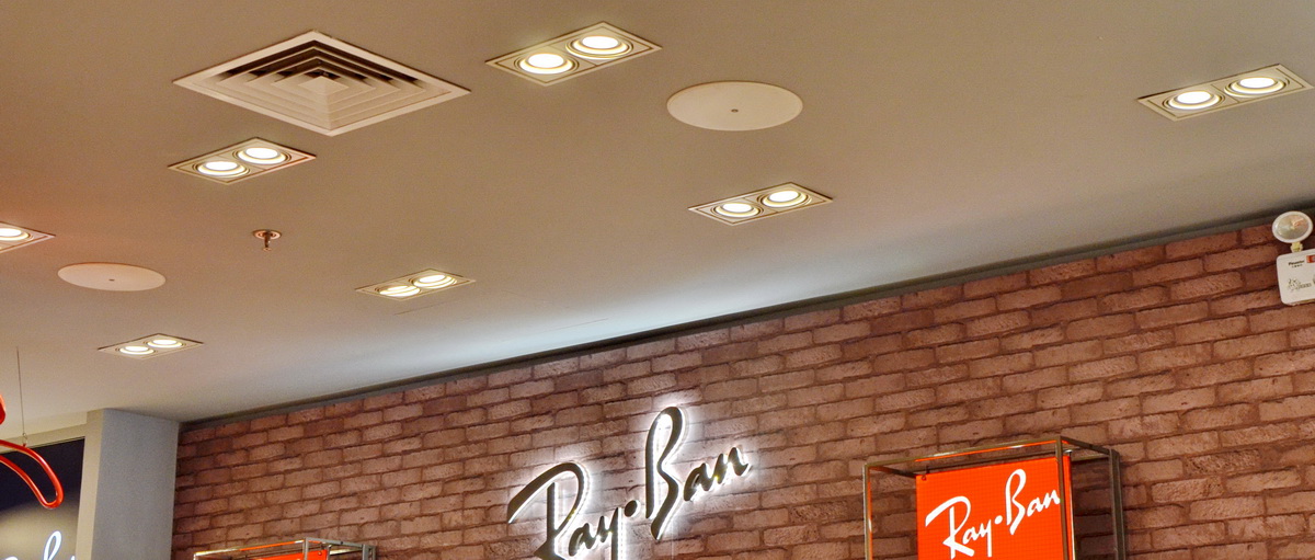 Ray?Ban 宏伊国际广场店——s36沙龙会 CIS 商用安装系统的经典应用