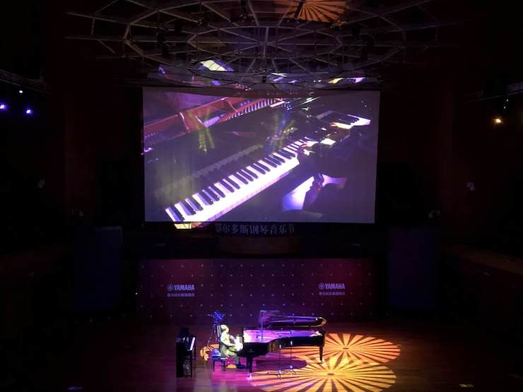 s36沙龙会艺术家宋思衡“80后的时光机”多媒体音乐会内蒙古巡演圆满落幕
