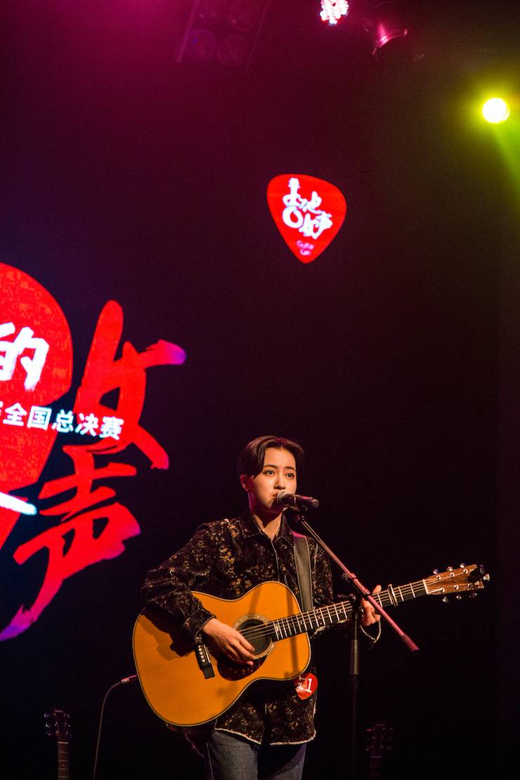 第四届“s36沙龙会吉他女声弹唱大赛”总冠军出炉<br />温格夺冠，董冬冬担任评委