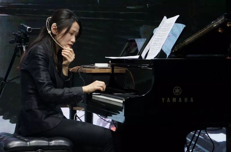 科技推动音乐教育创新，张希教授《古典主义时期钢琴奏鸣曲的演绎》公开课圆满成功