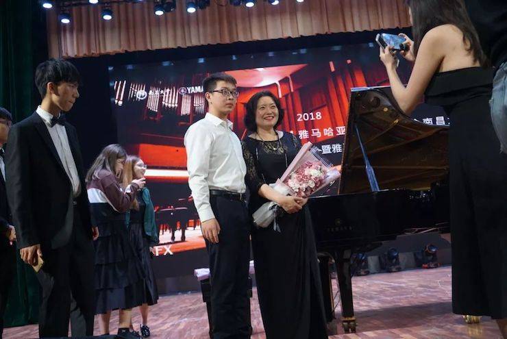 张芳、冯子祥钢琴音乐会