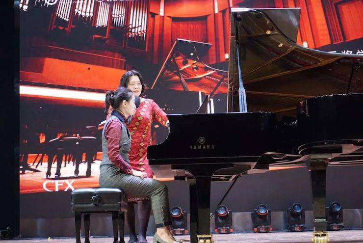 张芳、冯子祥钢琴音乐会