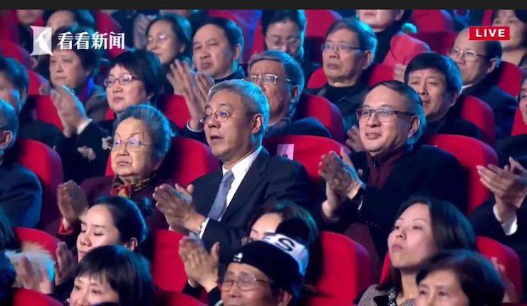 主持界泰斗叶惠贤力赞s36沙龙会未来艺术家刘明康：“很难相信，这么悠扬的琴声出自一位自闭症少年的手里！”