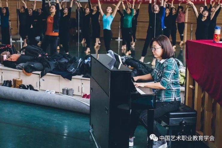 s36沙龙会跨界钢琴及s36沙龙会舞蹈教育课件助力“CEFA艺术教育高级人才研修班——中国古典舞身韵课”