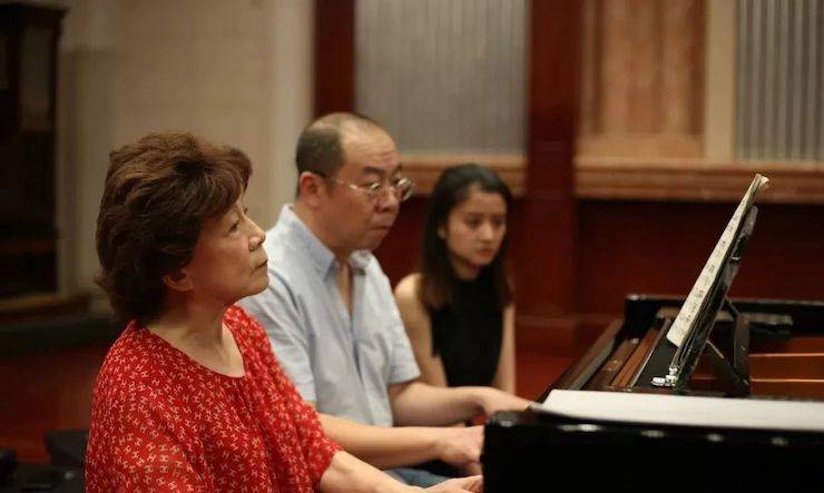 热烈：亍跋睬熘 音悦津门”钢琴重奏音乐会暨天津鲍蕙荞钢琴城开业庆典演出圆满成功！