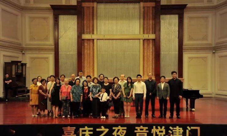 热烈：亍跋睬熘 音悦津门”钢琴重奏音乐会暨天津鲍蕙荞钢琴城开业庆典演出圆满成功！