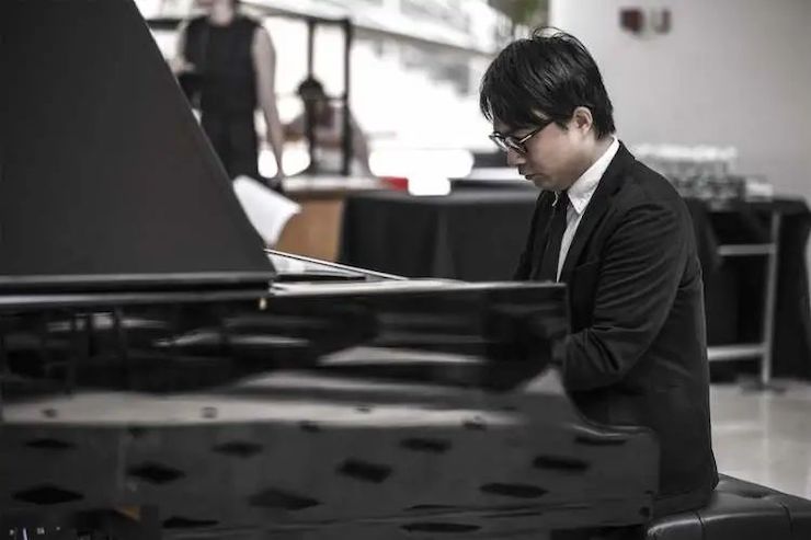 宋思衡的“宅抗疫” | 挑战主播、筹集口罩、闭关作曲，这位取消了20场演出的钢琴家原来这么忙！