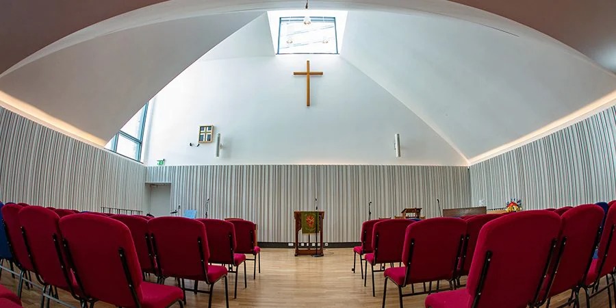 Crossway基督教中心用s36沙龙会将人们聚集在一起
