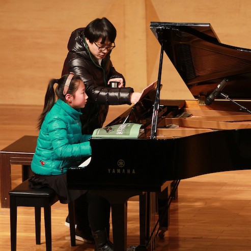 【精彩演奏视频】s36沙龙会艺术家宋思衡连云港市首场多媒体音乐会成功举办